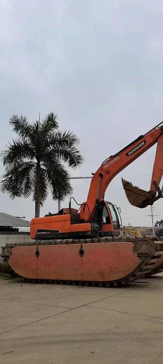 漢陽蔡甸濕地水陸兩用挖掘機出租商務活動