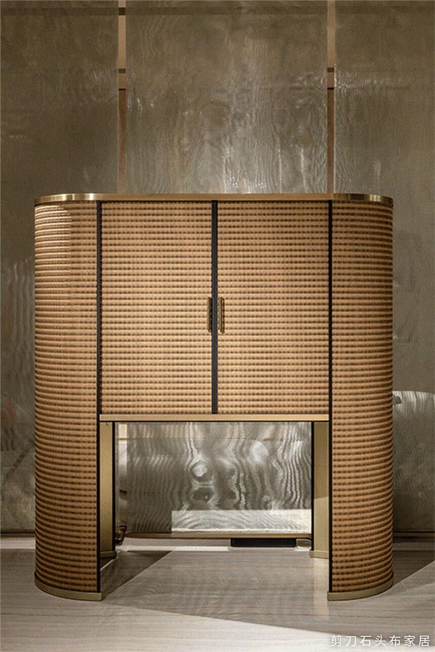 進口家具品牌ARMANI/CASA這款皇家酒柜，全球限量88件？！