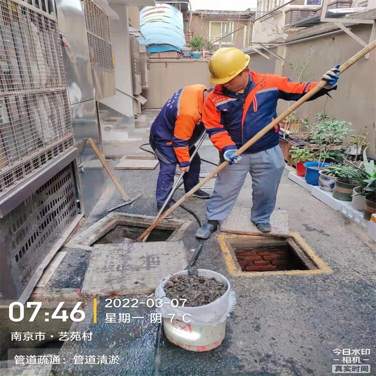 南京秦淮大明路疏通污水管道 陰溝疏通清洗 清洗污水管道電話