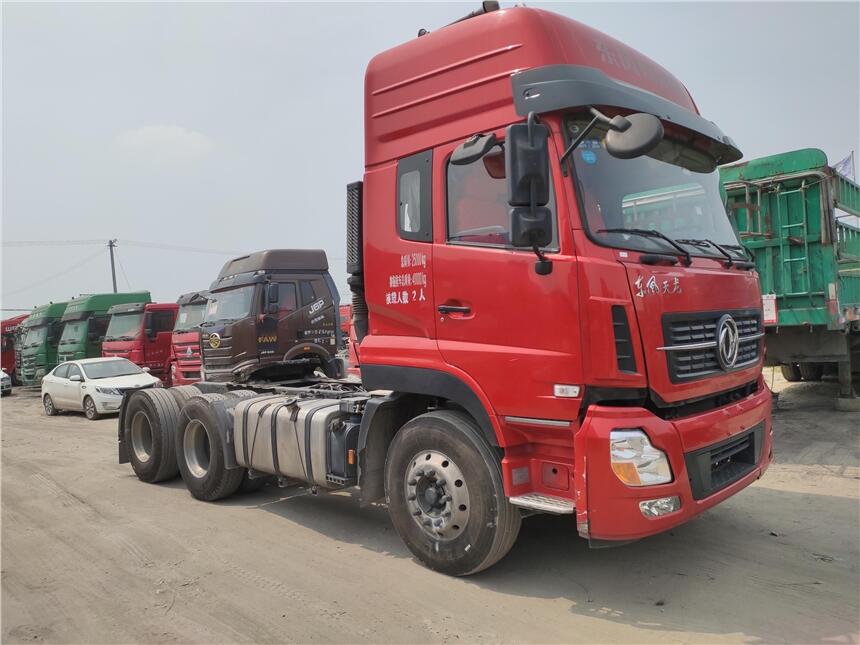 雙驅(qū)6X4雙拖半掛車、國四東風(fēng)天龍420馬力二手牽引車、