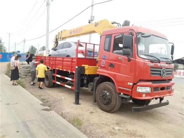 日照市10噸隨車起重運(yùn)輸車＃報(bào)價(jià)價(jià)格