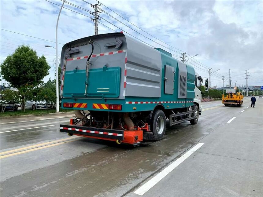 成都市國六吸塵車哪里賣，四川地區(qū)東風(fēng)吸塵車銷售價(jià)格