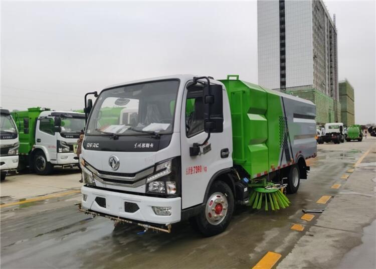 連云港小型掃路車制造廠家