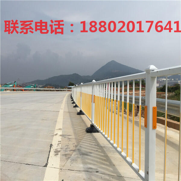 佛山道路中央欄桿定做 深圳公路隔離欄 廣州人行道護欄價格