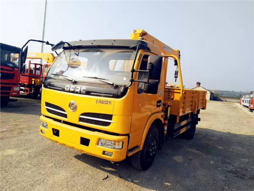 嘉峪關(guān)東風(fēng)福瑞卡藍(lán)牌3.2噸隨車吊