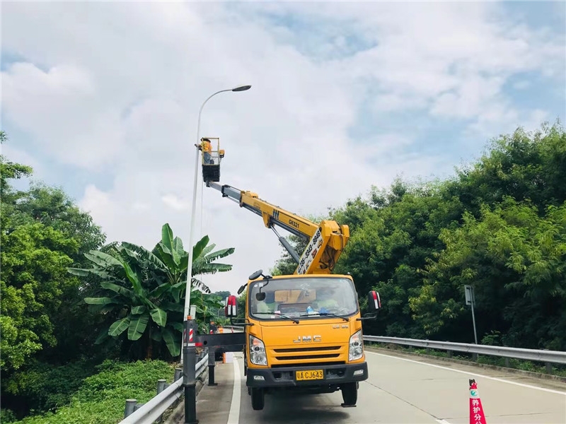 供應(yīng)龍湖區(qū)高空車出租，吊籃車出租，升降車出租