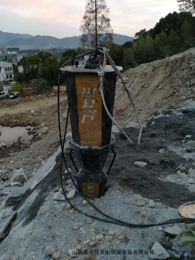 【挖機破碎打不動石頭怎么開采】揚中