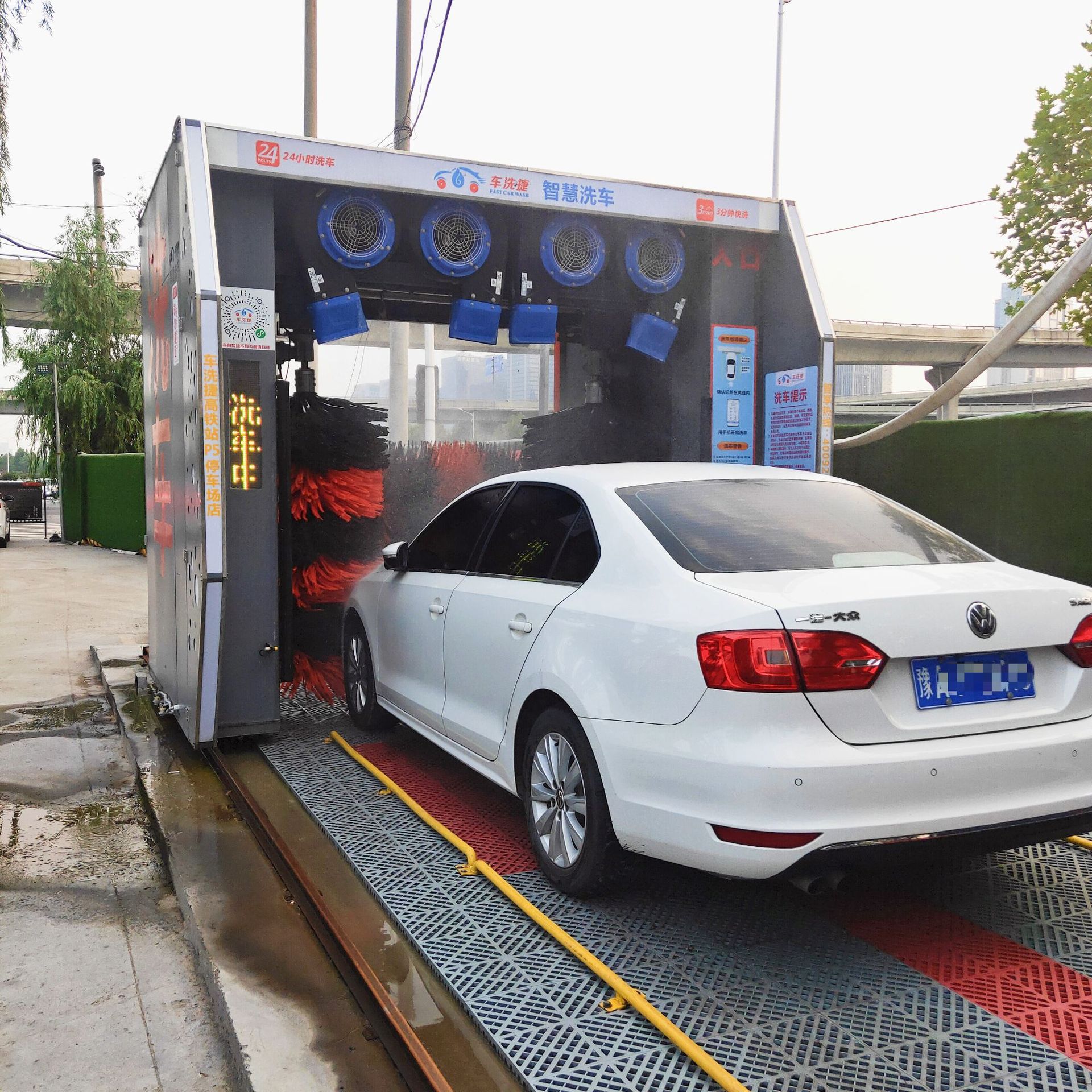 無人值守智能洗車店：揭曉高效洗凈秘訣，讓愛車煥然一新！