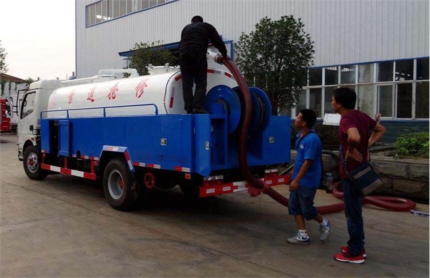 江蘇省海門市雨季專用抽糞車包上牌