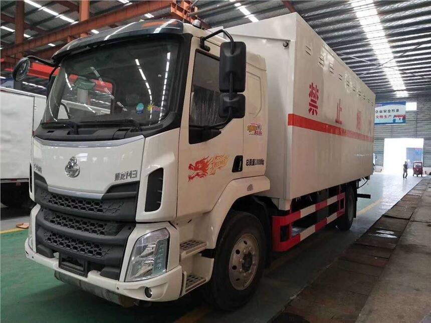 河南腐蝕性物品廂式運(yùn)輸車(chē)—廂式危險(xiǎn)品貨車(chē)工廠直銷(xiāo)