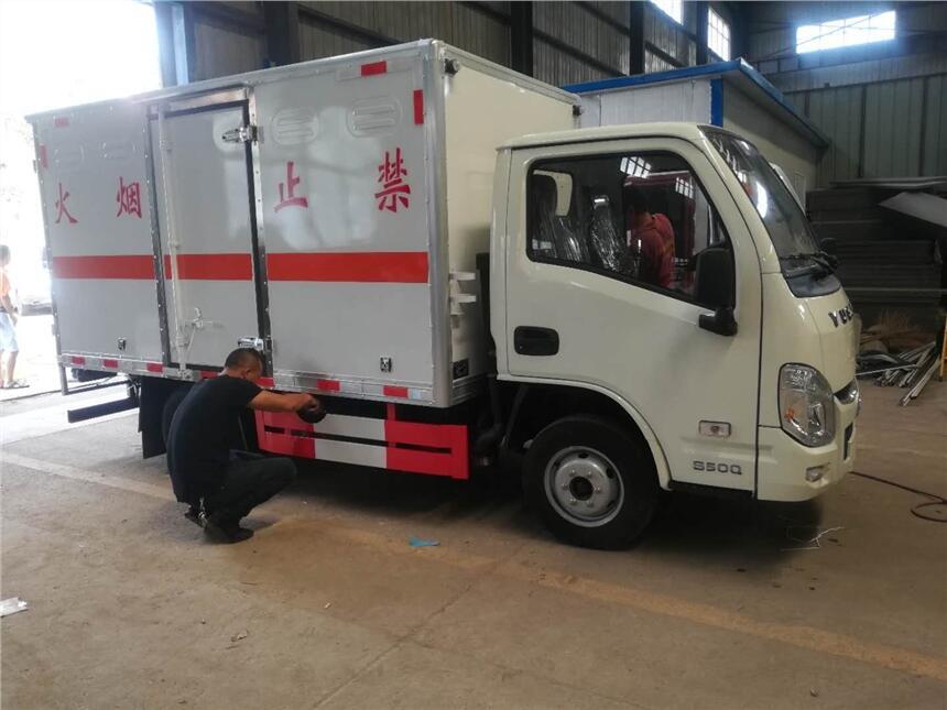 江西廠家直銷1噸危險品廂式運(yùn)輸車_2類易燃?xì)怏w運(yùn)輸車現(xiàn)車隨時提走