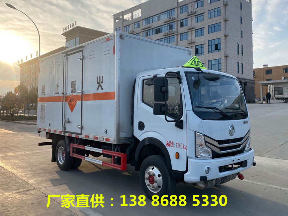 東風(fēng)4.1米貨廂危險(xiǎn)品器材運(yùn)輸車