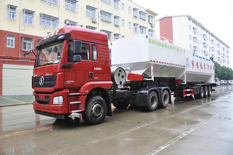 半掛散裝豬飼料運(yùn)輸車多少錢一臺(tái)