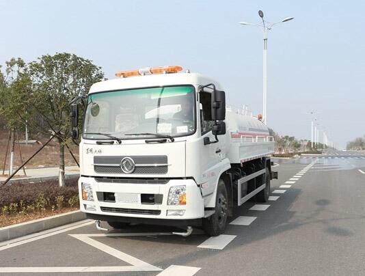 東風(fēng)天錦灑水車