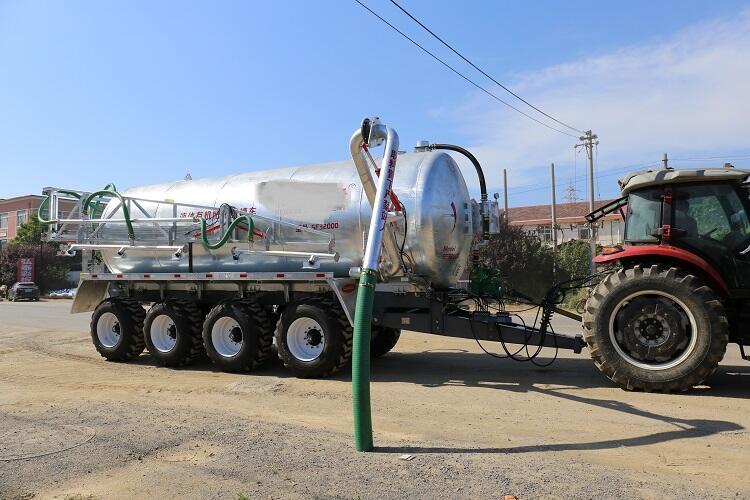 廠家直銷大連雨林豬糞撒糞機，干濕肥撒肥車，型號定制