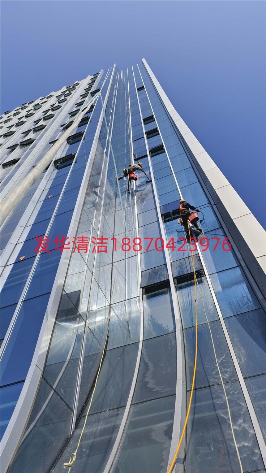 福建龍巖市發(fā)華清潔外墻清洗專業(yè)高空