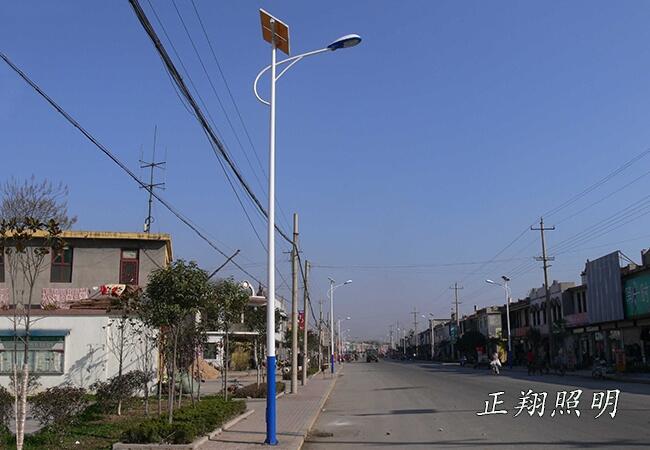 太陽能路燈助力農(nóng)村道路建設(shè)