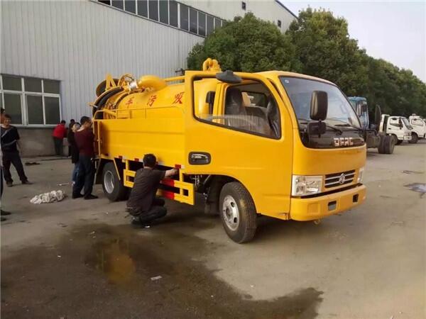 東風(fēng)天龍后雙橋吸污車6缸機(jī)吸污車