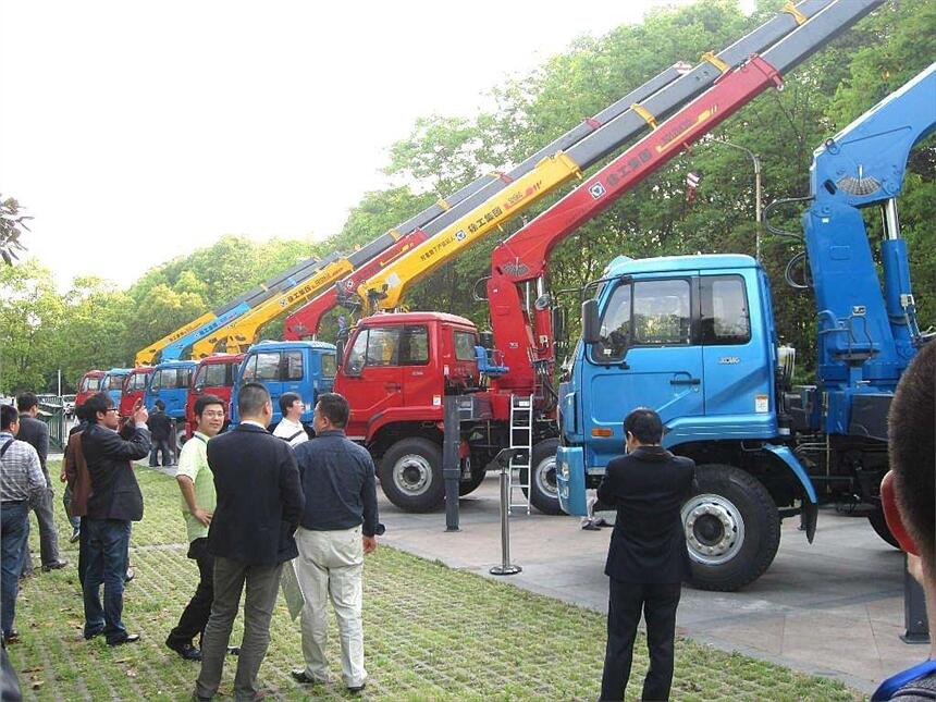 解放小三軸隨車吊東風(fēng)天龍后八輪隨車吊