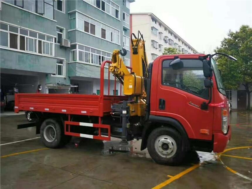 藍(lán)牌隨車吊最大能裝多大吊機(jī)