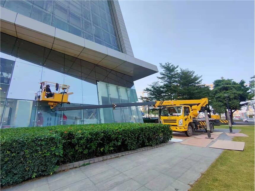 高空升降車出租、路燈作業(yè)車出租、升降吊車出租、舉人車出租