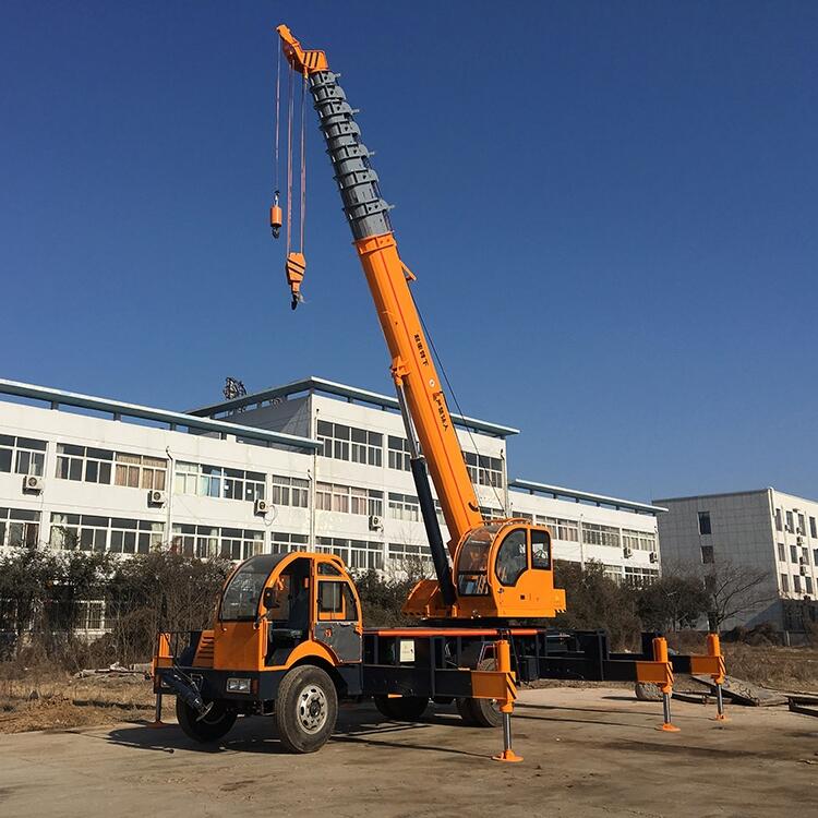 10噸小型吊車 自制吊車 變形金剛吊車