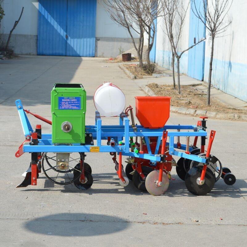 播種施肥開溝起壟覆膜一體機(jī) 河北長果起壟噴藥一體機(jī) 大豆播種打藥覆膜起壟覆土機(jī)