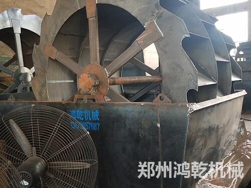 供應(yīng):河南河道砂石雙輪斗洗砂機(jī)滾筒洗石機(jī)廠家電話