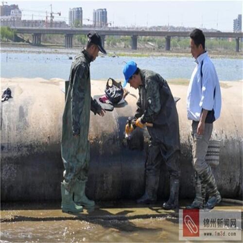 新聞中心:內(nèi)蒙古錫林郭勒河道橡膠壩修補(bǔ){眾拓路橋}養(yǎng)護(hù)施工隊(duì)