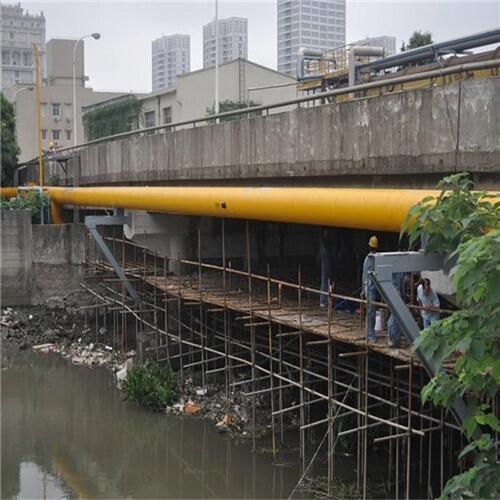 新聞中心:云南保山橋梁粘貼鋼板加固{眾拓路橋}養(yǎng)護(hù)施工隊