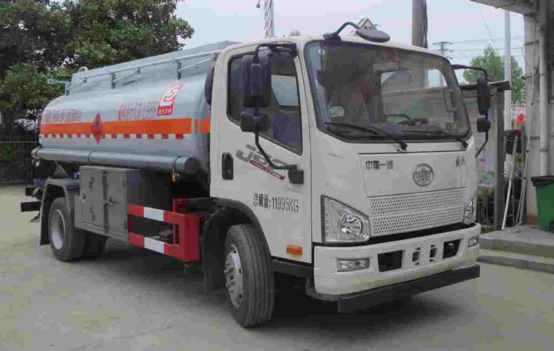 解放小型油罐車 6.5噸運油車 醒獅SLS5121GYYC6型運油車