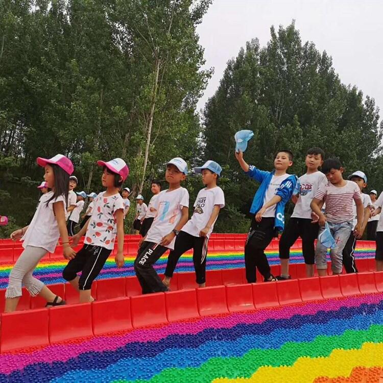 扎蘭屯彩虹滑道項(xiàng)目設(shè)計(jì) 網(wǎng)紅彩虹滑道規(guī)劃 大型彩虹滑道生產(chǎn)廠家