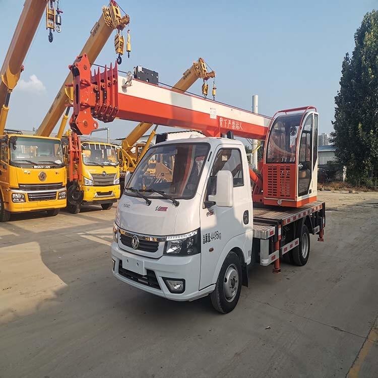 藍(lán)牌汽車吊廠家 12噸汽車吊 福田汽車吊價(jià)格