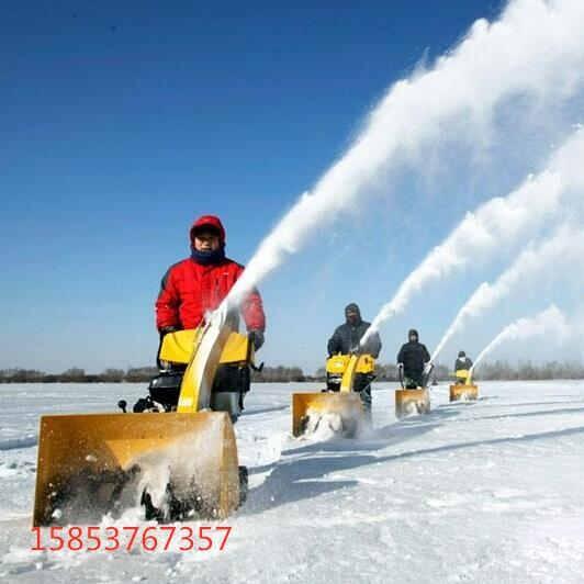 大雪天氣確保道路暢通就選這臺(tái)清雪高效的手扶掃雪機(jī)