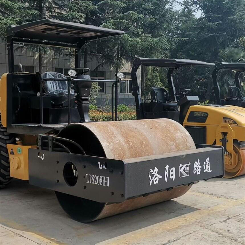 8噸壓路機(jī)單鋼輪全液壓無級(jí)變速一桿操作LTS208H洛陽路通重工壓路機(jī)