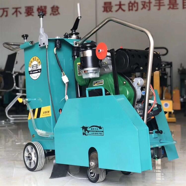 履帶式路面切割機(jī)   遙控式水泥路面切縫機(jī)   雙鋸片大馬力開(kāi)槽機(jī)