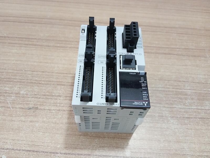 PLC FX5UC-64MT/D