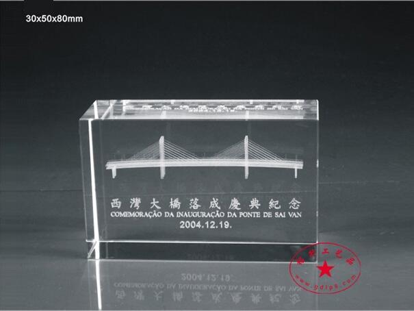 西灣大橋落成紀(jì)念品，通車儀式水晶禮品擺件定做，深圳銘升直銷