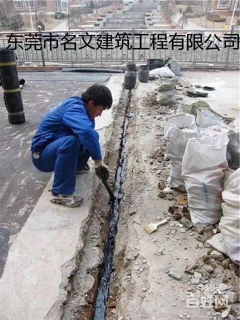 深圳市樓房飄窗下雨天滲漏防滲堵漏名文防水補漏服務(wù)