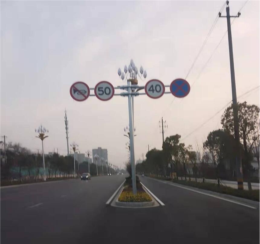 南京道路劃線(xiàn)-南京專(zhuān)業(yè)生產(chǎn)交通標(biāo)志標(biāo)牌廠(chǎng)家