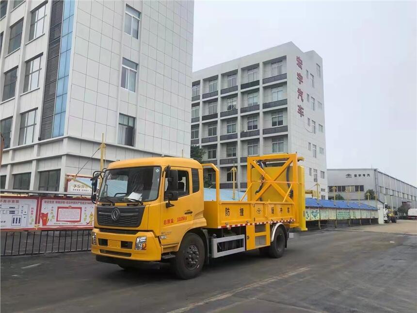 東風(fēng)天錦緩沖車售價(jià) -防撞車租賃 -高速施工防撞車圖片