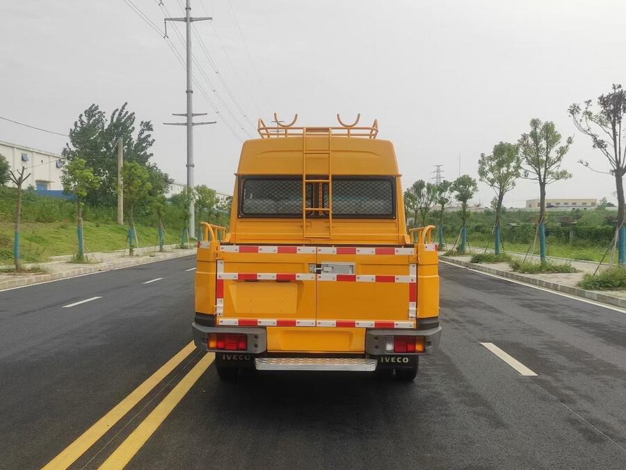 依維柯工歐勝9座工程車 公路養(yǎng)護(hù)車 藍(lán)牌 國六