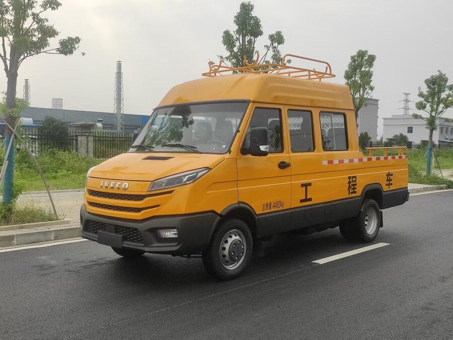 電力工程車 公路養(yǎng)護車 9-13人座