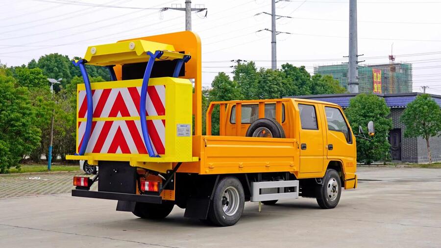 防撞緩沖車租憑 快速路防撞車 曼力西品牌防撞緩沖墊