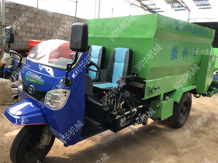 柴油3立方撒料車價格 牛場撒料車 牛場草料撒料機