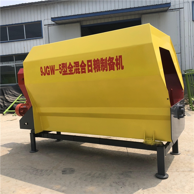 液壓開(kāi)倉(cāng)TMR攪拌機(jī) 飼料攪拌機(jī) 拌草機(jī)操作步驟