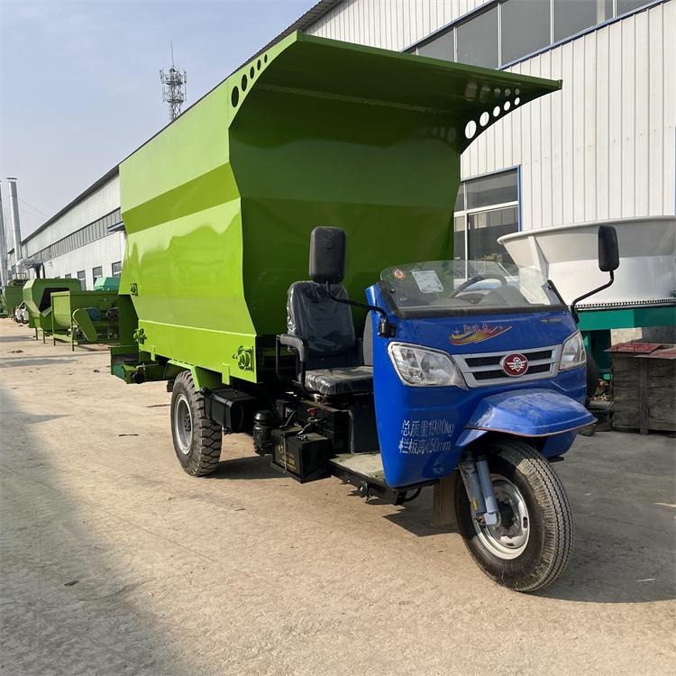 移動喂牛撒草車 攪撒一體拋料車 撒草均勻的拋料車