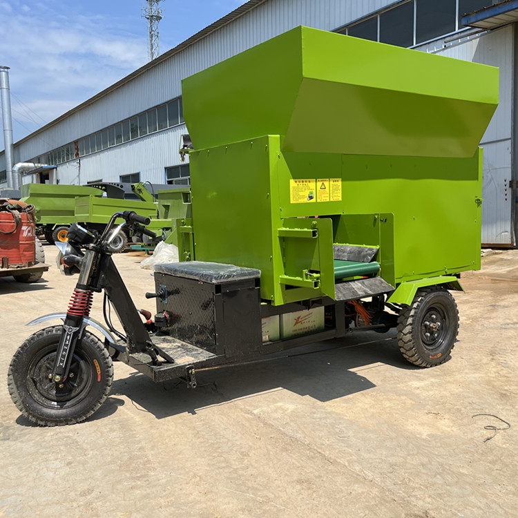 四輪撒料車 刮板式撒料車 牛羊自動飼喂車