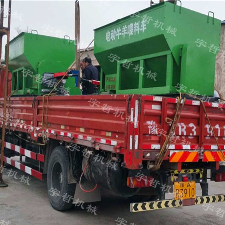 養(yǎng)殖場飼料喂料車 山羊飼料撒料車 銷售養(yǎng)殖喂料自動(dòng)拋料車