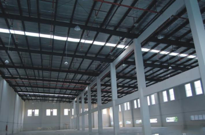 呂梁搭建巖棉彩鋼庫(kù)房 承包鋼結(jié)構(gòu)鋼筋棚安裝